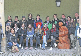 Uczestnicy wymiany przed Muzeum w Steinach. Fot. (C) InSuedthueringen.de - Doris Hein (photo)